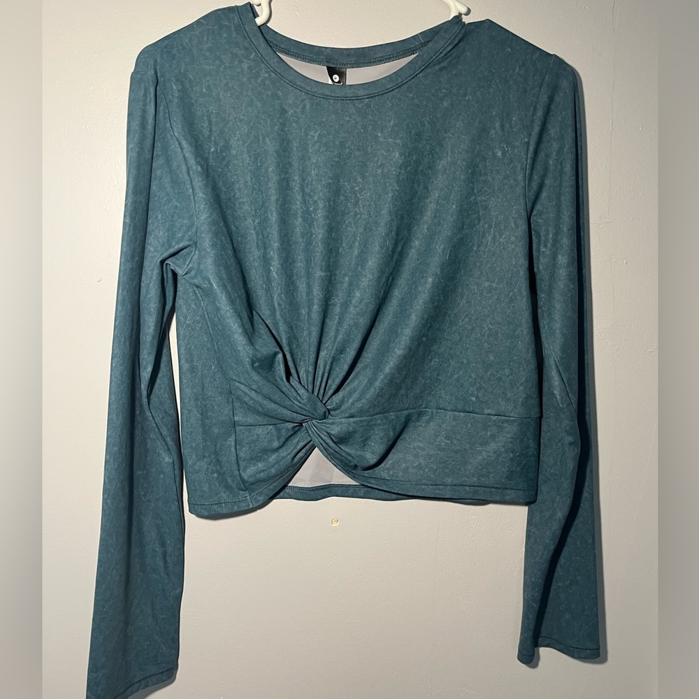 Cropped athletic long-sleeve top